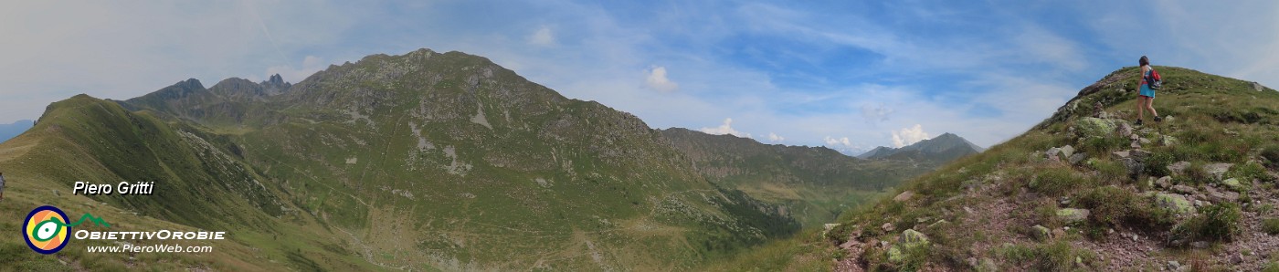 49 Dal pianoro con vista in Ponteranica saliamo alla cima del Monte Mincucco (2001 m).jpg